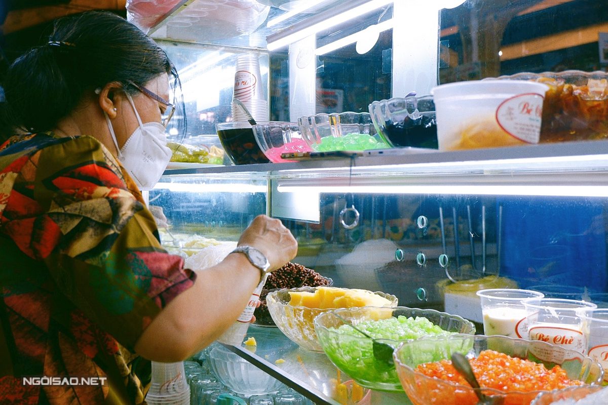 Reopening tastes sweet for Ho Chi Minh dessert vendor