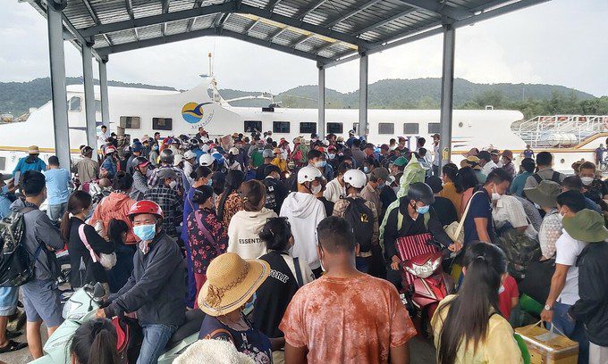 Stranded tourists leave Phu Quoc as ferry service resumes