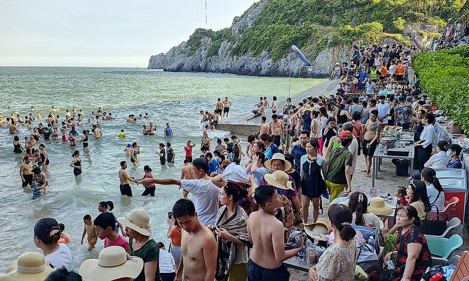 Summer holiday overcrowding tests tourists’ endurance