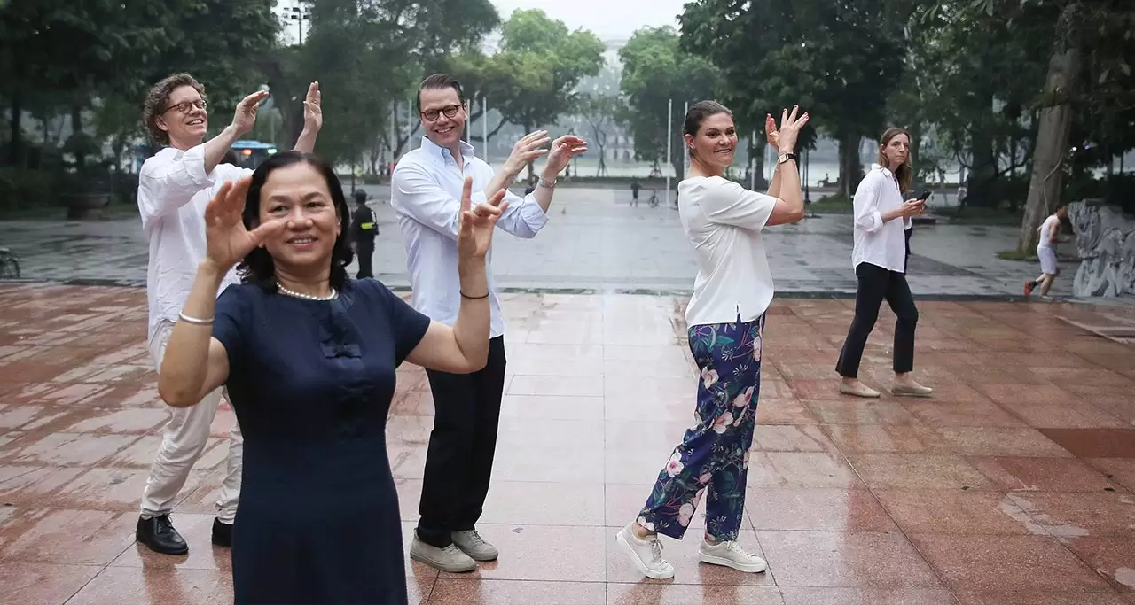 Taichi class and Dancing in front of Hoan Kiem Lake.