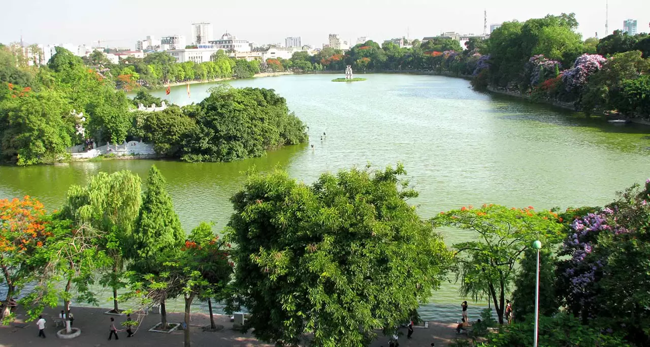 Hoan Kiem lake Overview