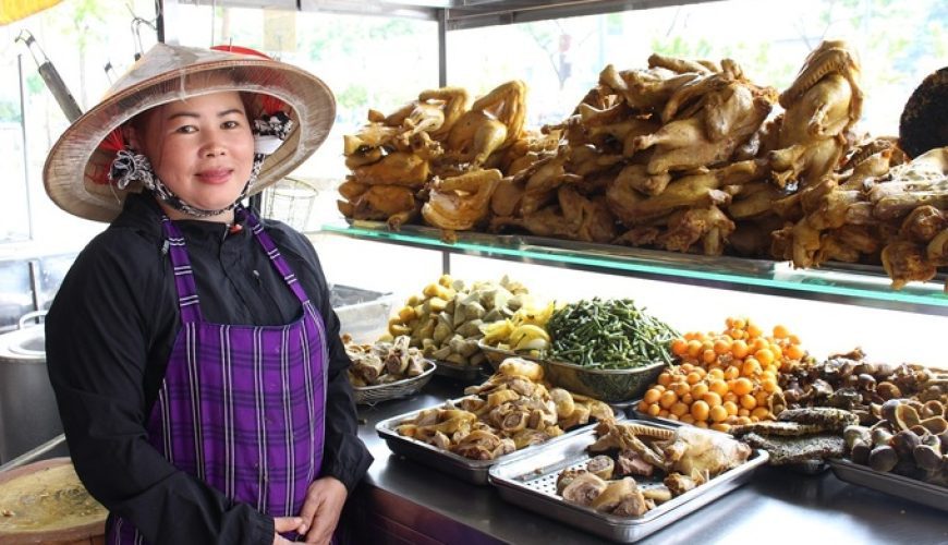 Mekong Delta-style curry stall tickles Ho Chi Minh taste buds