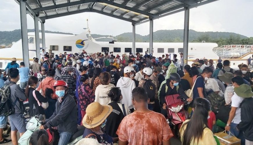 Stranded tourists leave Phu Quoc as ferry service resumes