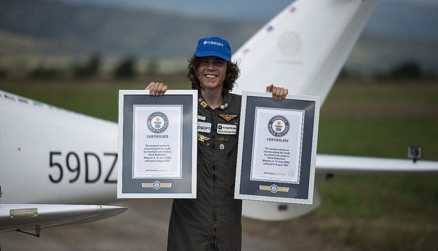 Teenage pilot on solo flight that lands in Da Nang sets world record