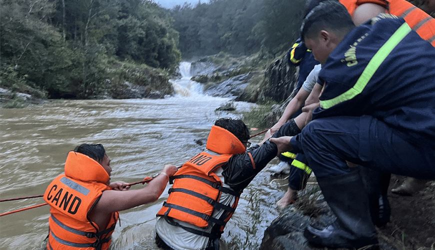 Camping, outdoor activities banned at tourist sites near Da Lat on flooding, landslide fears